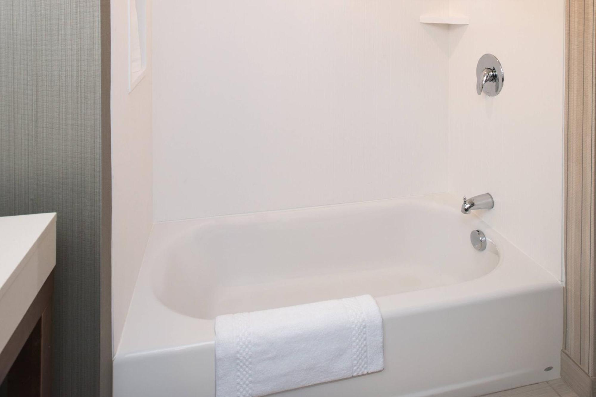 Courtyard By Marriott Detroit Farmington Hotel Farmington Hills Exterior foto