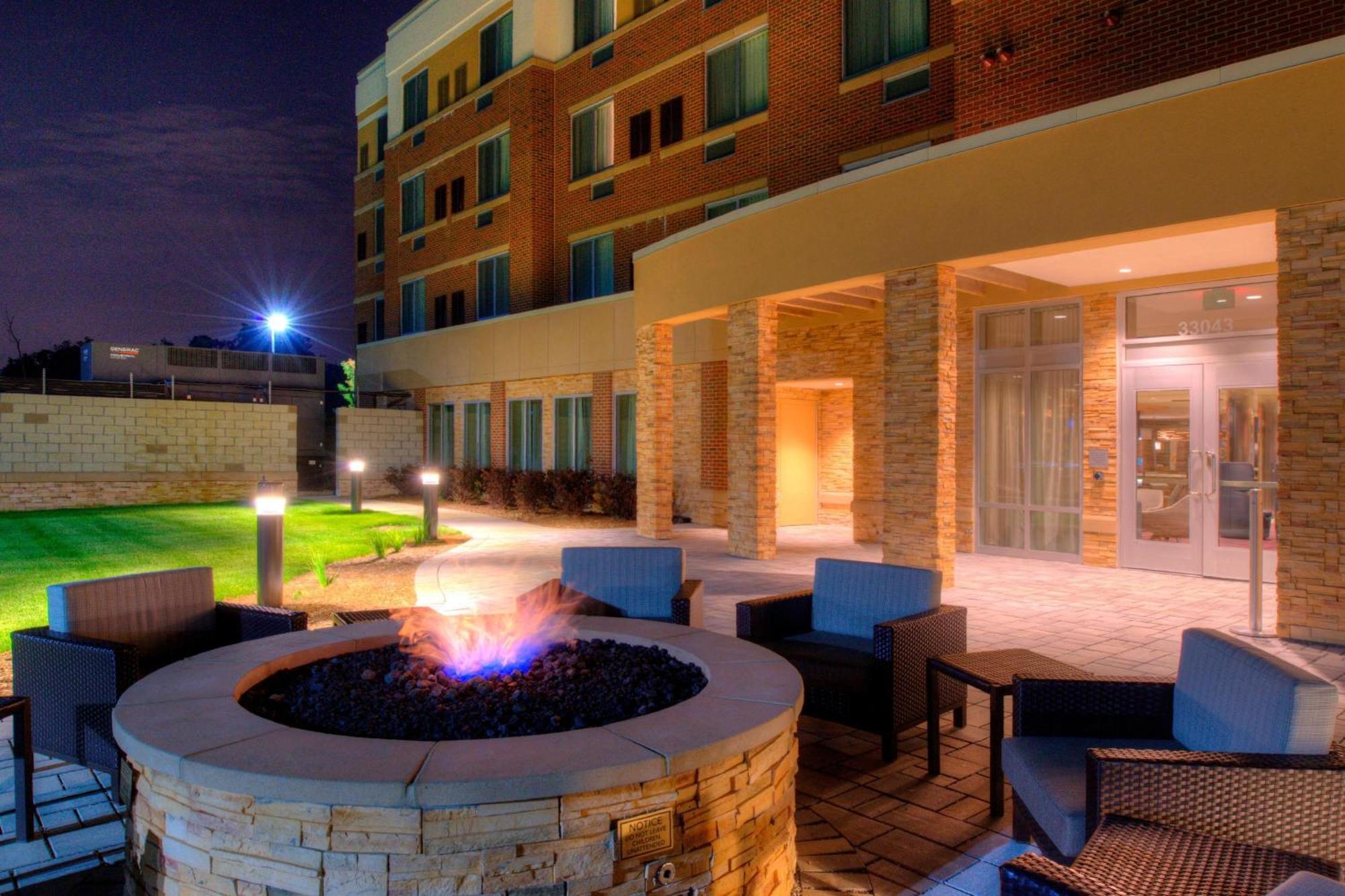 Courtyard By Marriott Detroit Farmington Hotel Farmington Hills Exterior foto